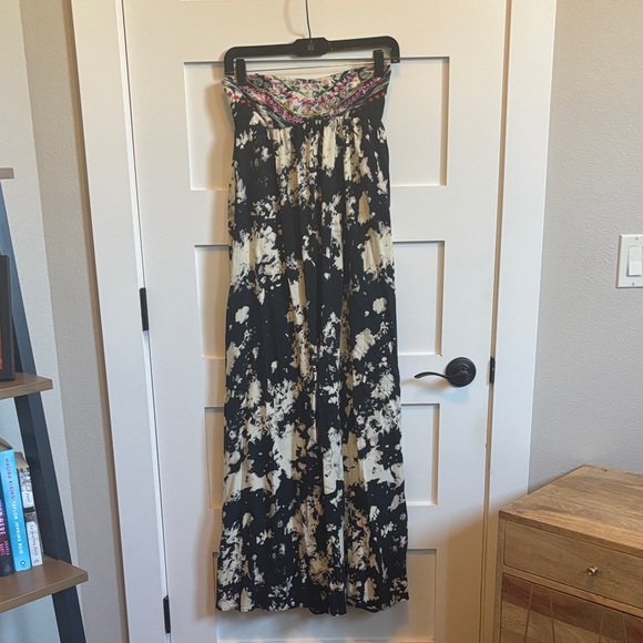 Billabong Strapless Dress in Black and Cream - Picture 1 of 4